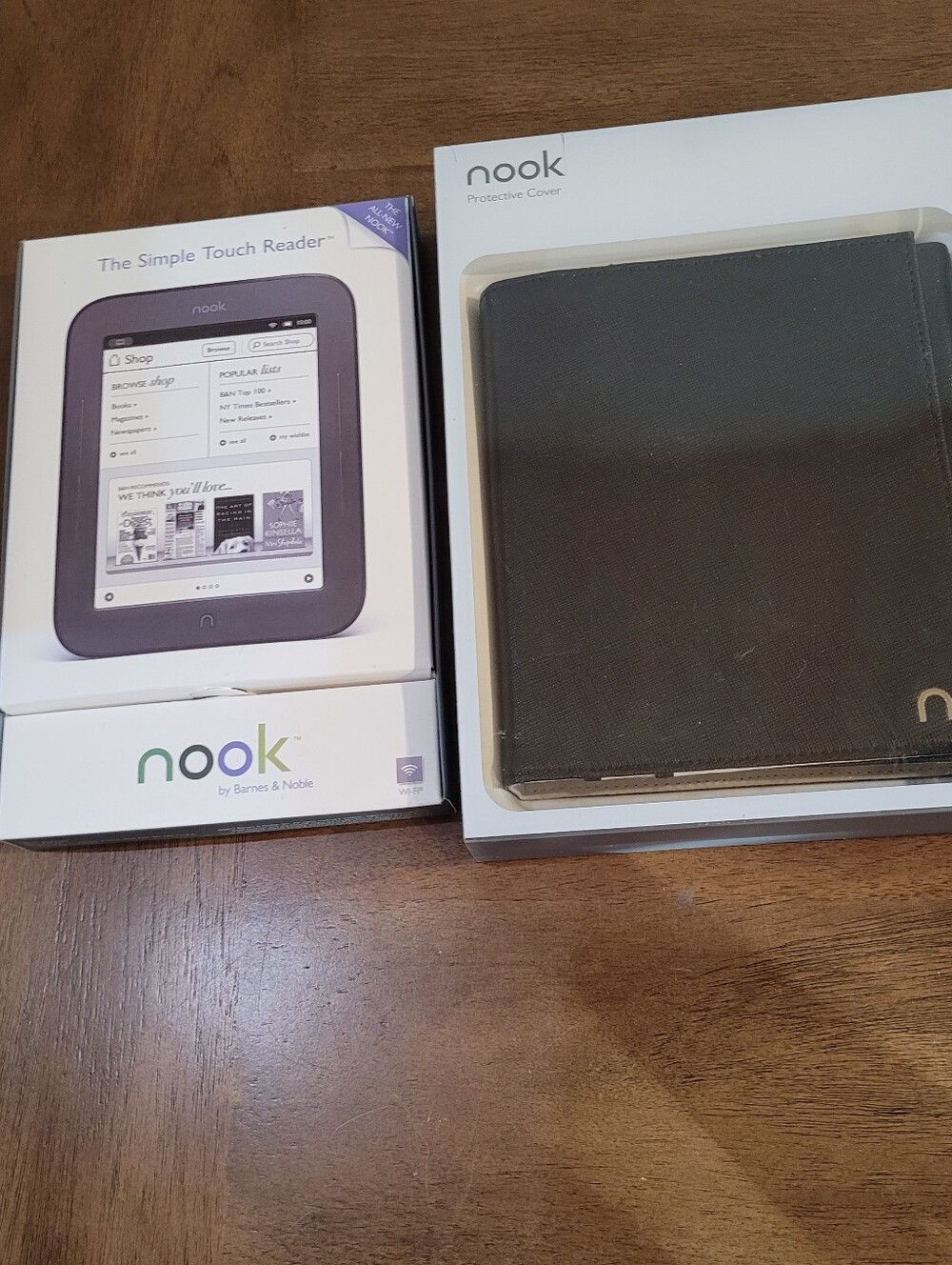 NOOK eReader And Cover. Barnes & Noble. 6 In Touch Screen. Simple Touch eReader